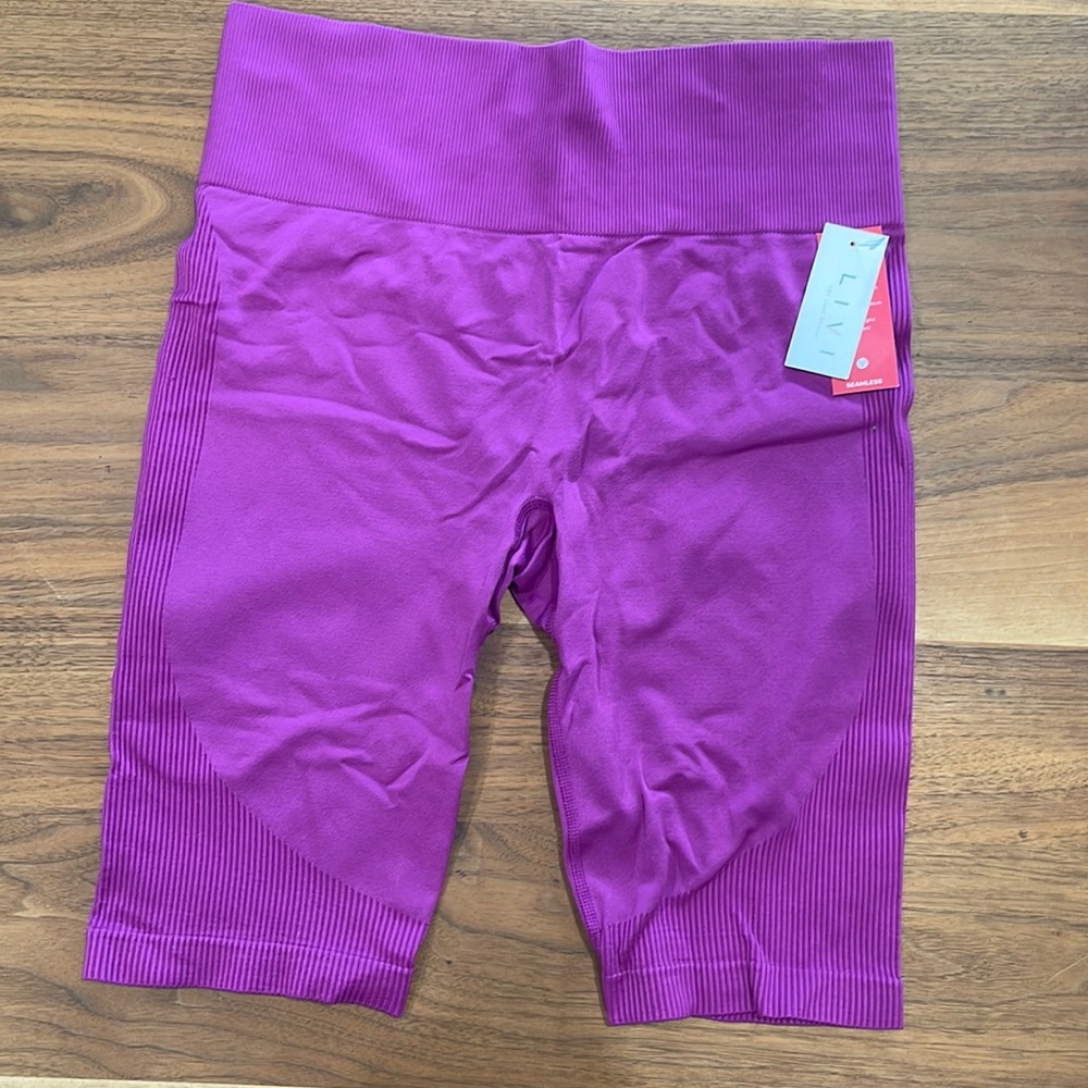 NWT Size 10/12 Seamless Leggings - Knee Length